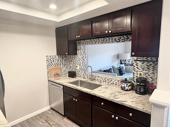 5th image of 923 Lake Tahoe Ct