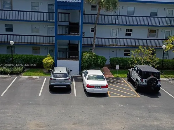 3040 Holiday Springs Blvd APT 311, Margate, FL 33063