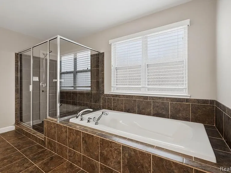1114 Wales Dr — Photo 23