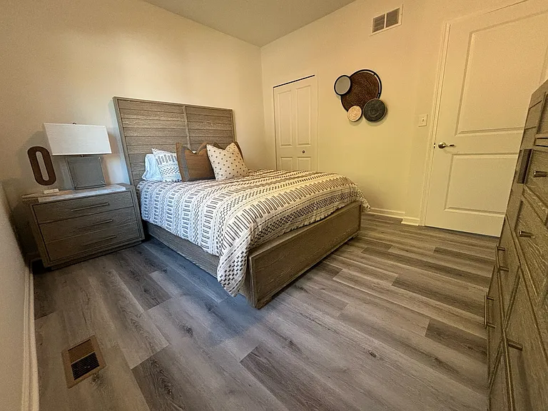 1045 Rebecca St — Photo 10