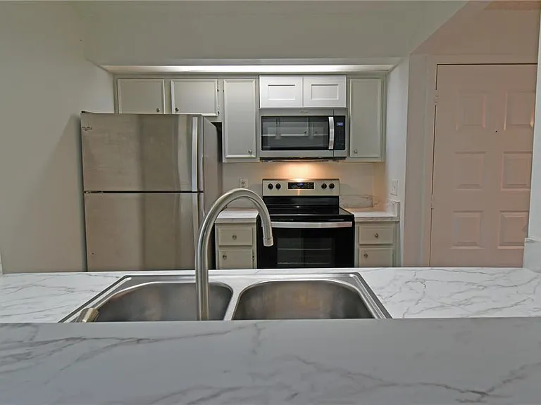 4207 Winding Moss Trl #208 — Photo 13