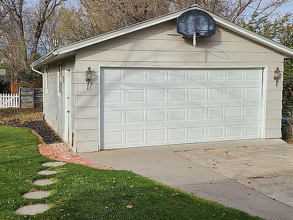 Detached Garage