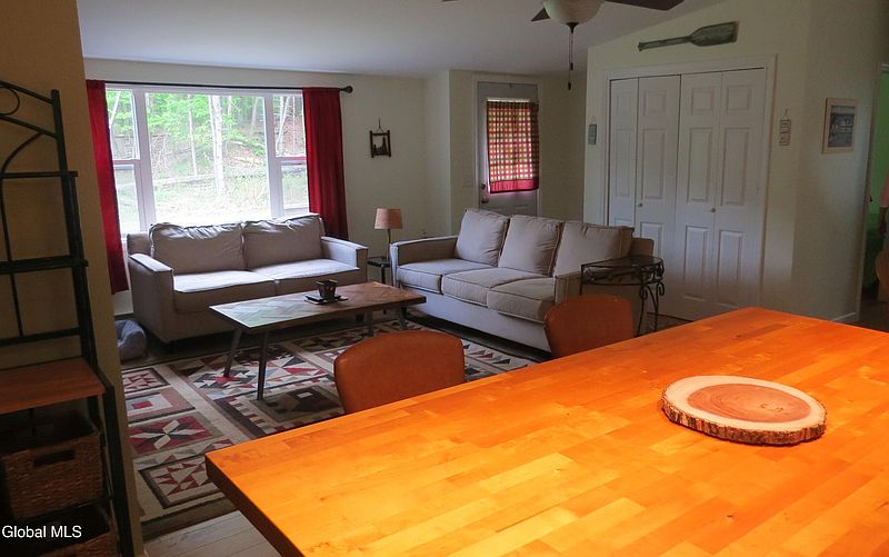 4th image of 122 Hemlock Terrace