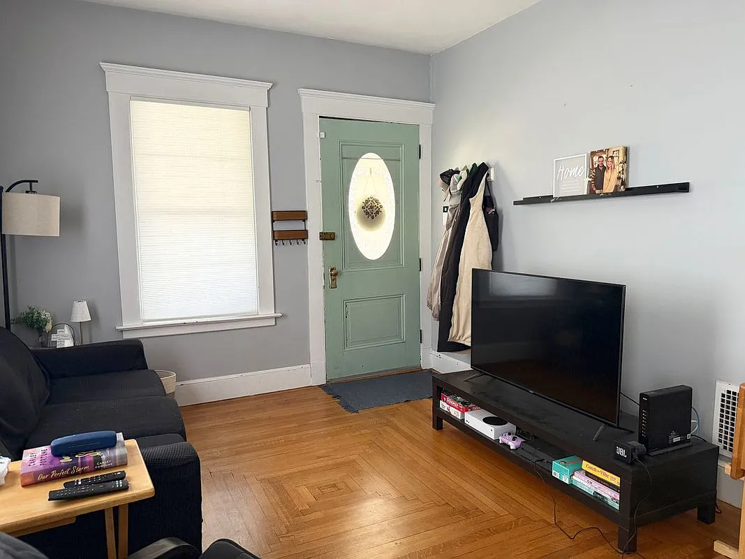2 bed, 1.0 bath, 986 sqft, $1,950 — Photo 4