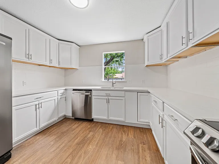 11700 N Oak St — Photo 12
