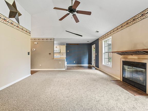 5th image of 107 Carriage Ln