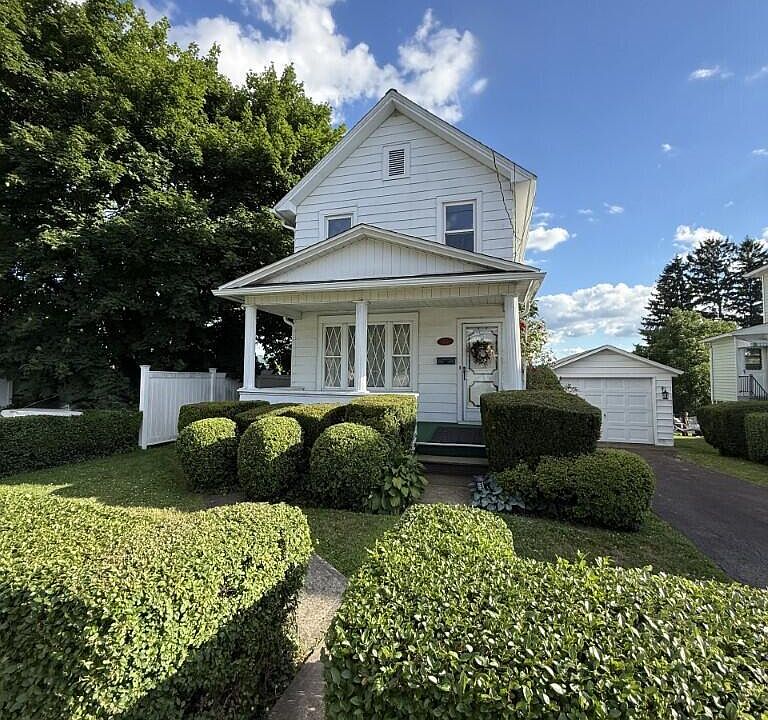 1st image of 33 William St