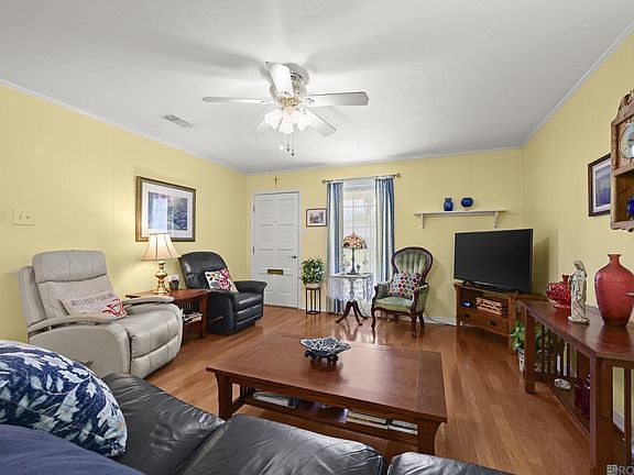 2nd image of 40119 La Rochelle Rd