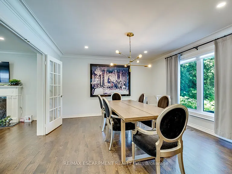 1251 Lakeshore Rd E — Photo 8