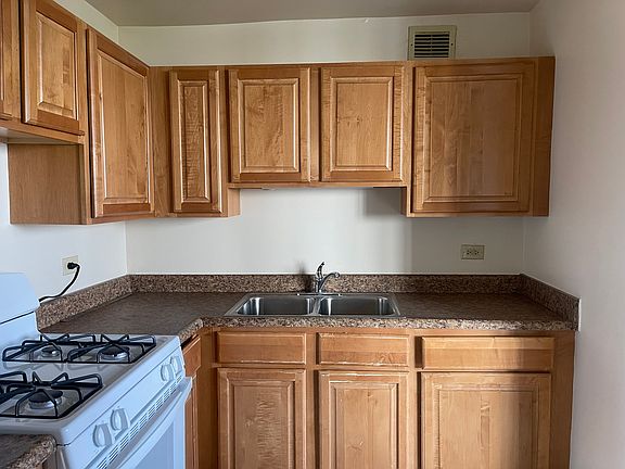 4th image of 4800 S Lake Park Ave #2404A
