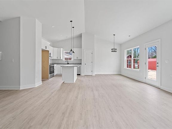 3rd image of 852 Deadmon Rd