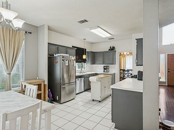 4th image of 1400 Wentworth Dr