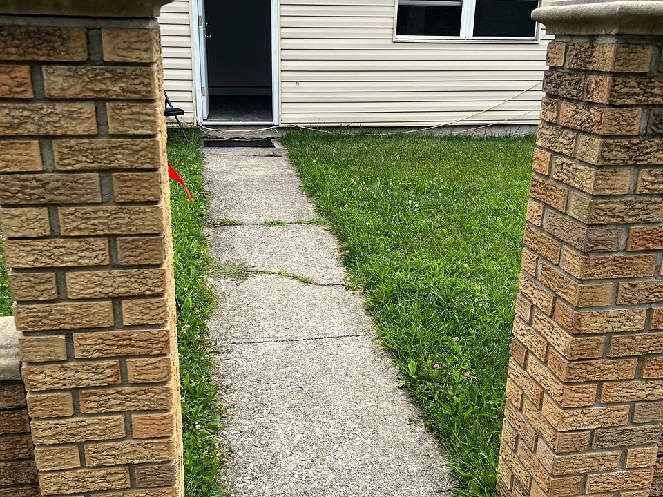 1st image of 301 Regis Dr #B