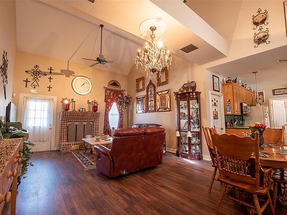 3rd image of 113 Chimney Rock Ct