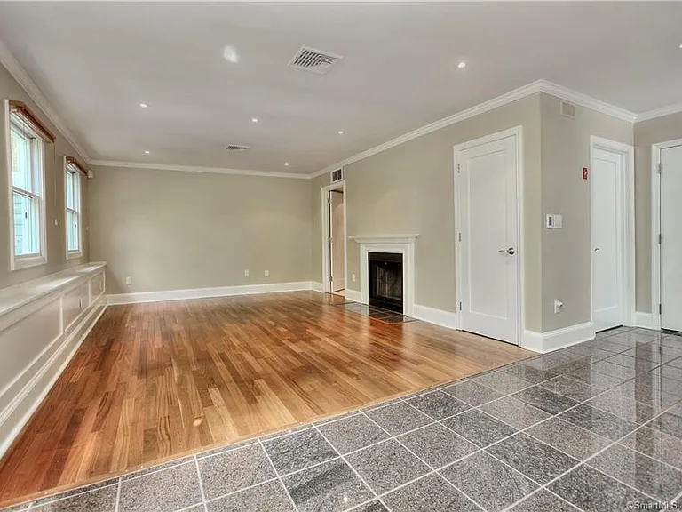 450 Center St #15 — Photo 28
