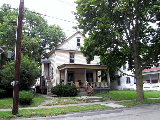 2nd image of 715 E Washington Ave