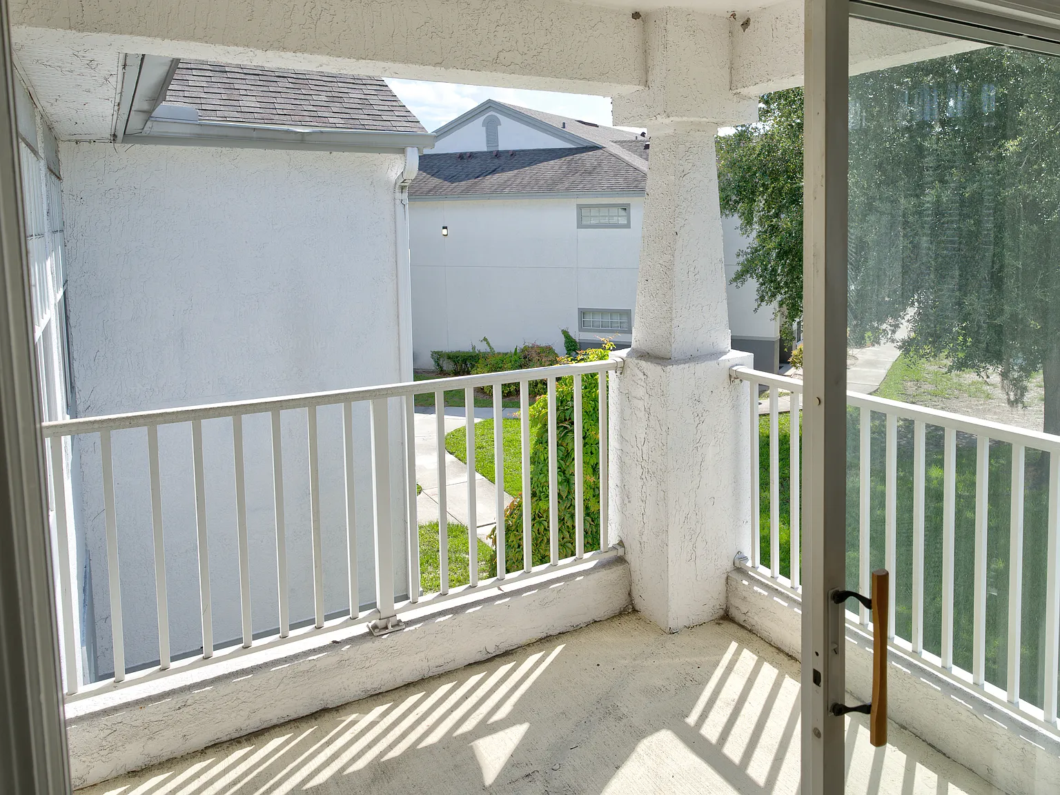 2 bed, 729 sqft, $1,800 — Photo 2