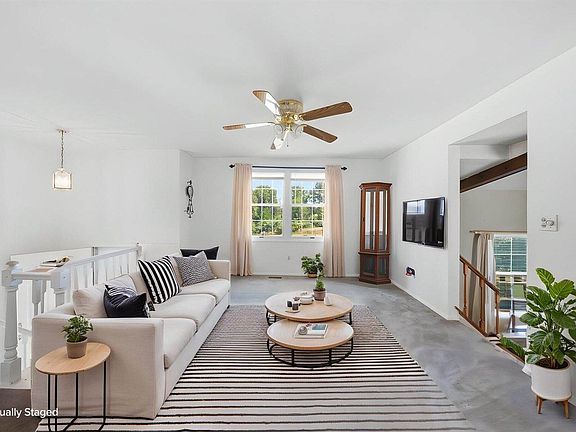 2nd image of 2129 Heights Dr