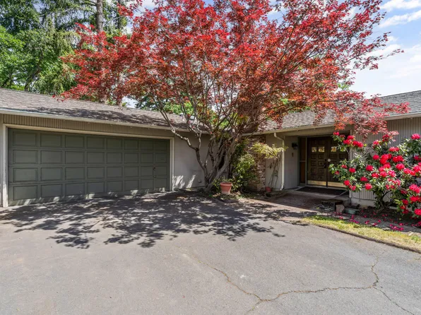 305 S Groveland Ave, Medford, OR 97504