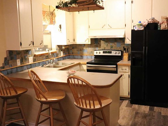 5th image of 711 Marcia Cir