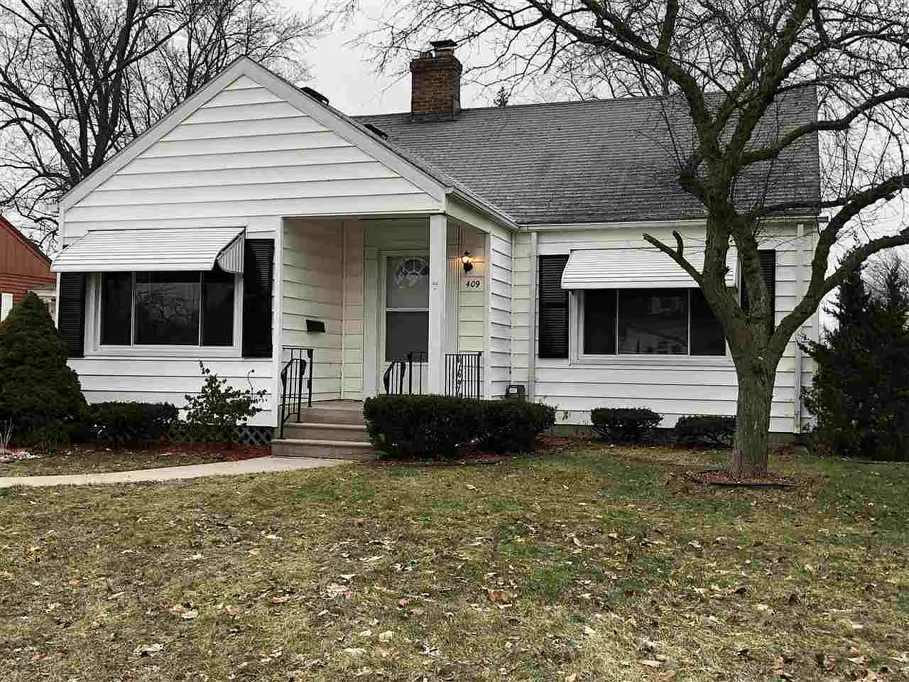 409 Main St photo 1