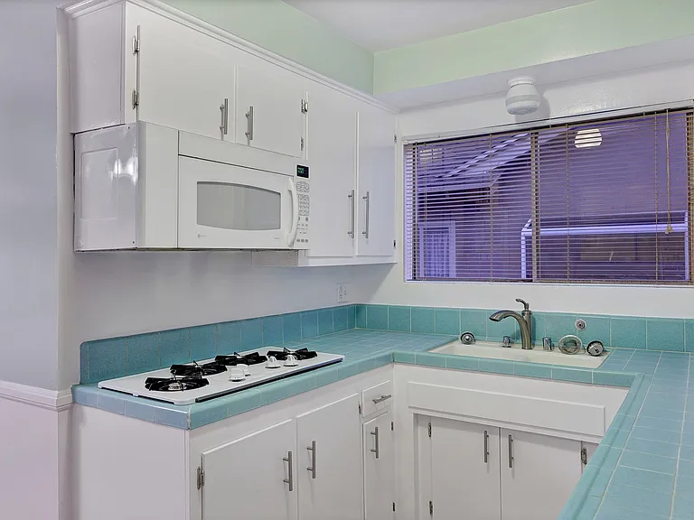 9767 Rhea Ave — Photo 8