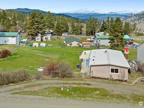 1041 Sunlight Drive>