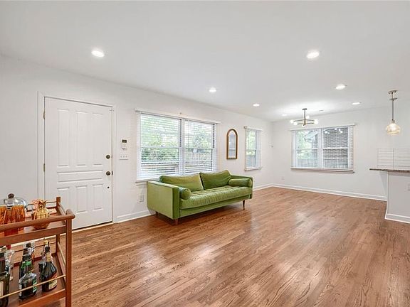 4th image of 3235 Beech Dr