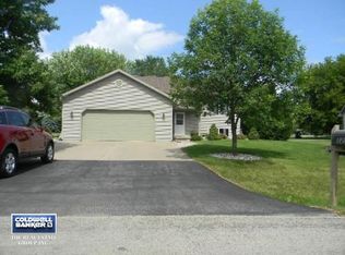1216 Snowdon Dr, Oshkosh, WI 54904