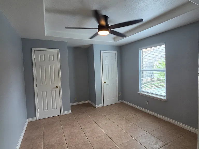 121 Hess St — Photo 3