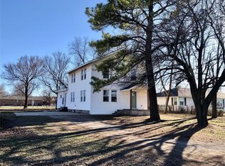 1423 E Walnut St, Cushing, OK 74023