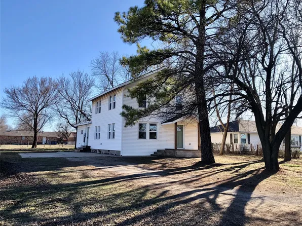 1423 E Walnut St, Cushing, OK 74023