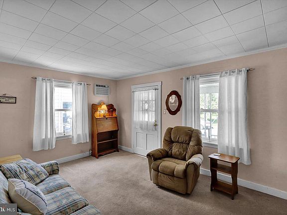 5th image of 54 E Meadow Ave