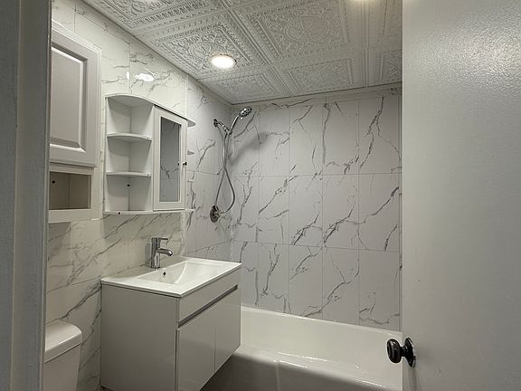 5th image of 52 Shrewsbury Green Dr Unit D