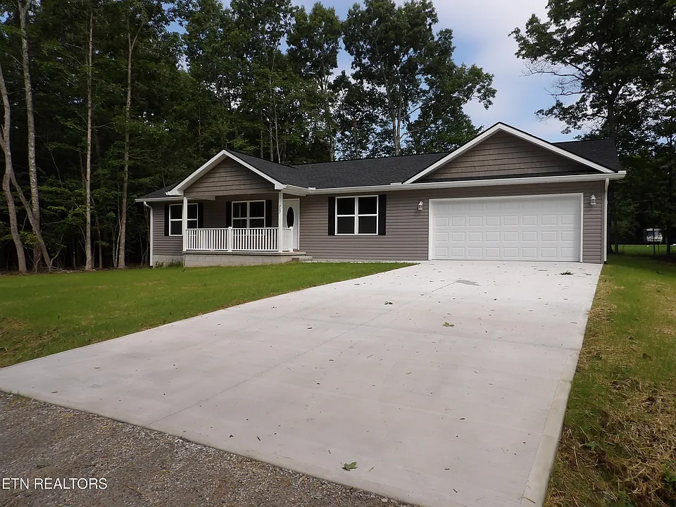 707 Oneida Ln