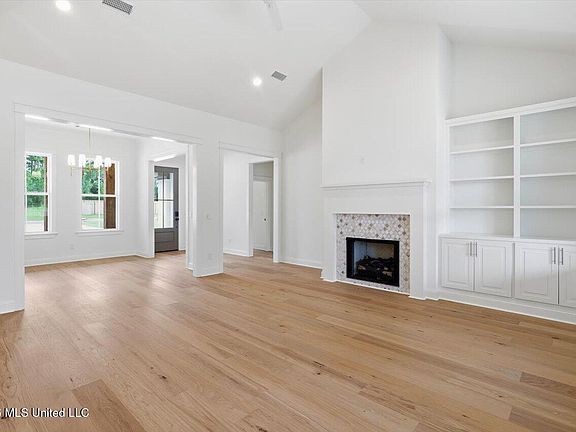 4th image of 386 Wellstone Pl
