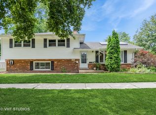 1122 Coolidge Ave, Wheaton, IL 60189