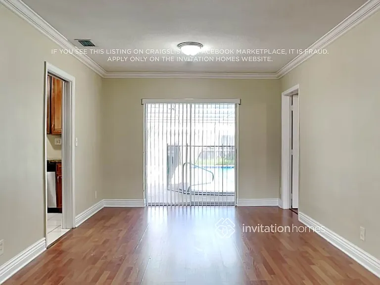 1451 SW 10th St — Photo 4
