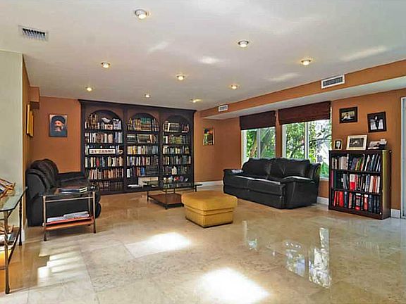 3rd image of 4401 Royal Palm Ave