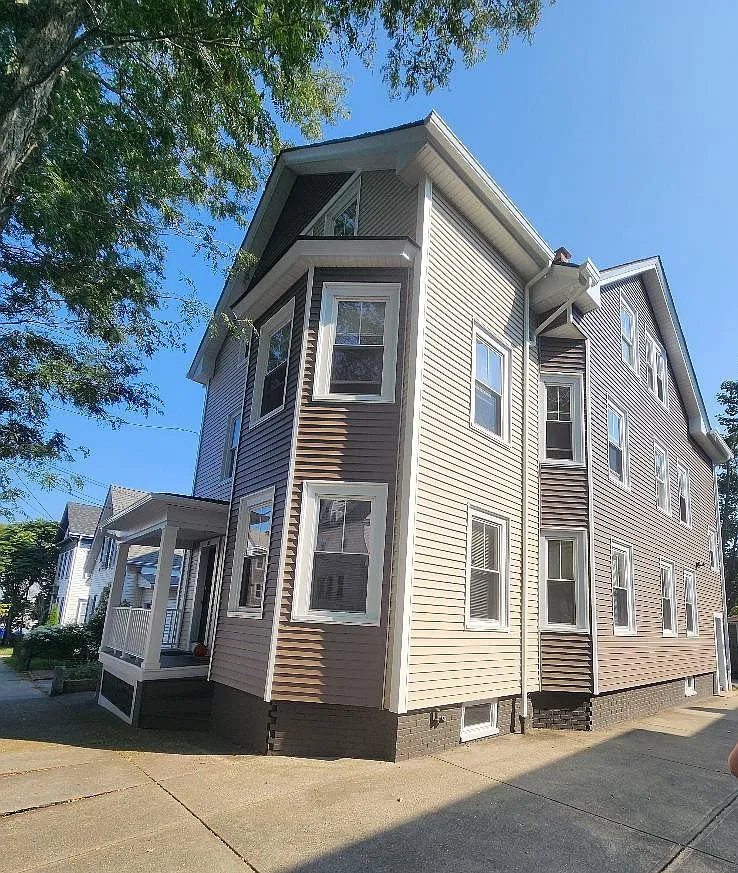 3 bed, 1200 sqft, $2,625 — Photo 1