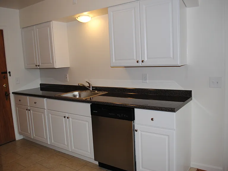 2860 Observatory — Photo 13