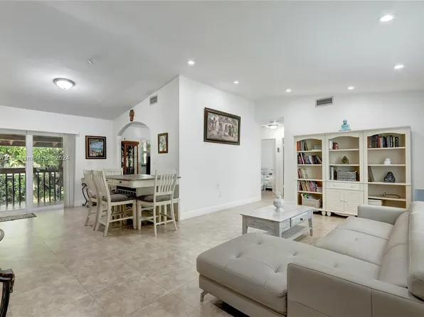 9750 SW 210th St, Cutler Bay, FL 33189