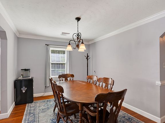5th image of 235 E McGinnis Cir