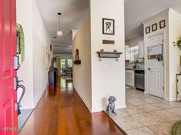 5th image of 988 BUTTERCUP Drive