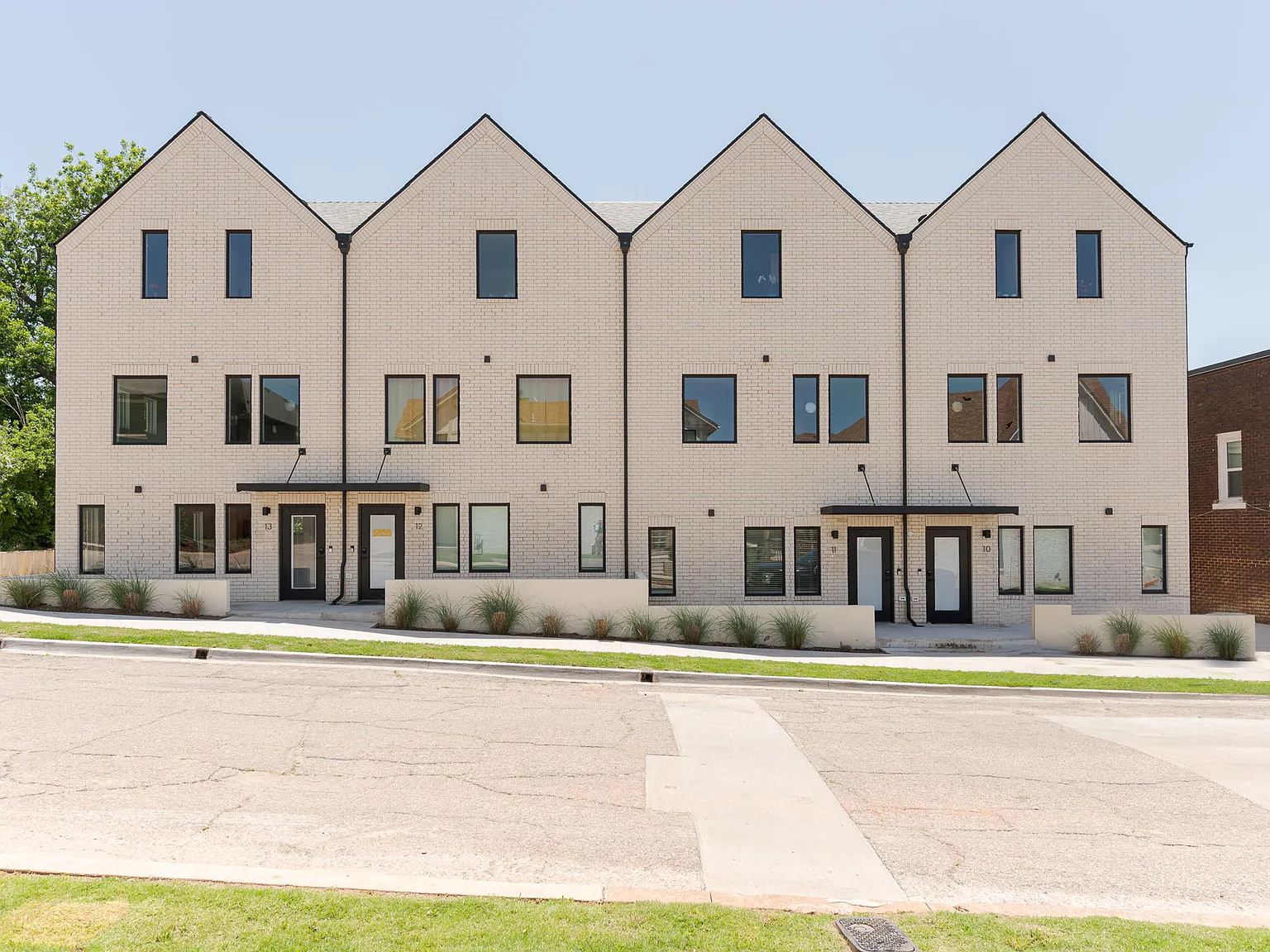 1 bed, 1.5 bath, 895 sqft, $1,600 — Photo 2