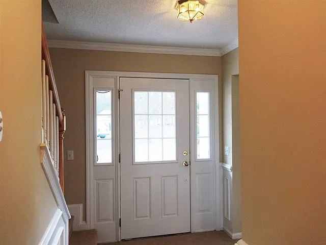 3 bed, 2.5 bath, 1500 sqft, $2,385 — Photo 2