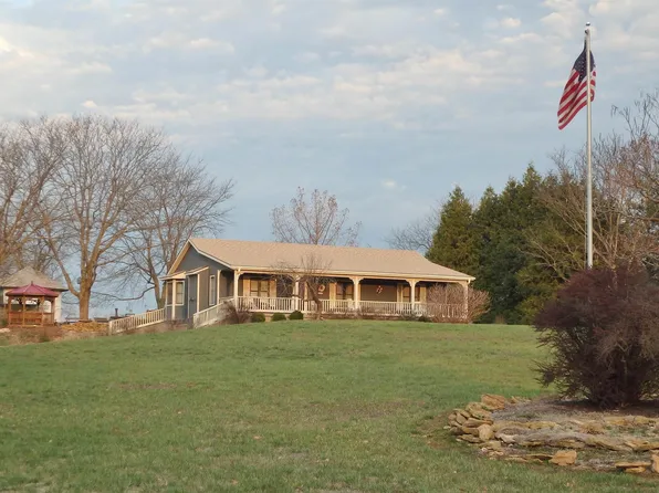 4827 SE Tecumseh Rd, Berryton, KS 66409
