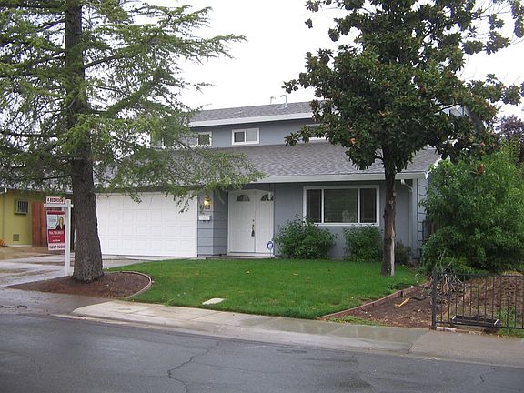 Wonderful curb appeal!