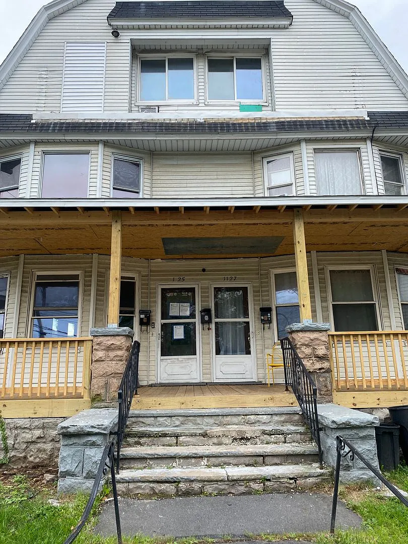 3 BR , 1.5 BA Apartment — Photo 1