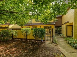 905 Hampton Ridge Dr, Akron, OH 44313